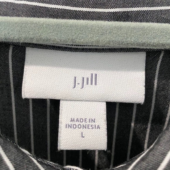SOLD J.Jill (L) Button down stripe blouse - Picture 4 of 4